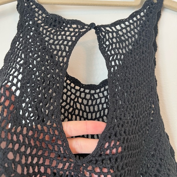 Volcom black cropped crochet tank top with cutout detail on back | size L - Picture 6 of 7